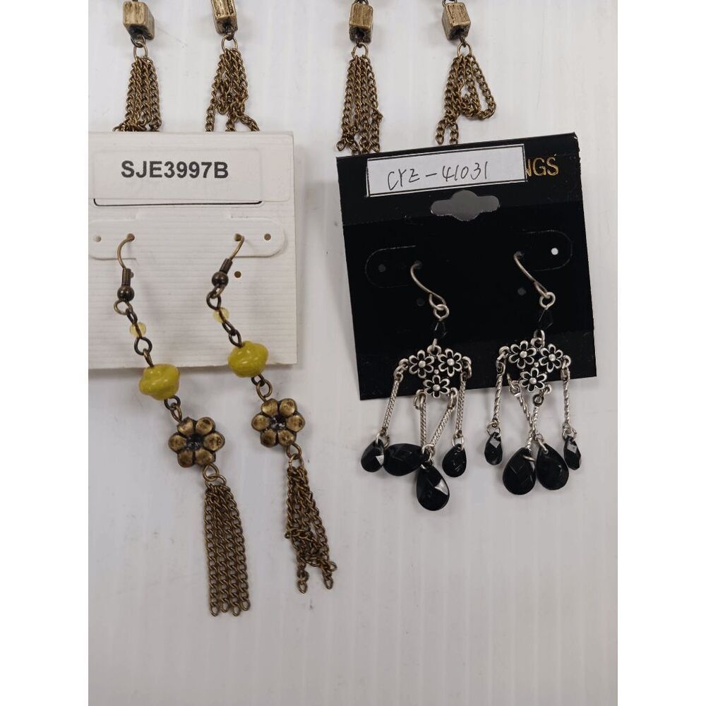 Lot of 4 Cottage Core 70s Groovy Dangle Earrings - Picture 6 of 8